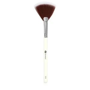 Dermacol Accessories Master Brush by PetraLovelyHair highlighter brush D59 Silver 1 pc